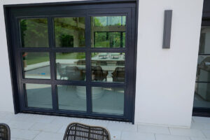 hydraulic glass pool house door
