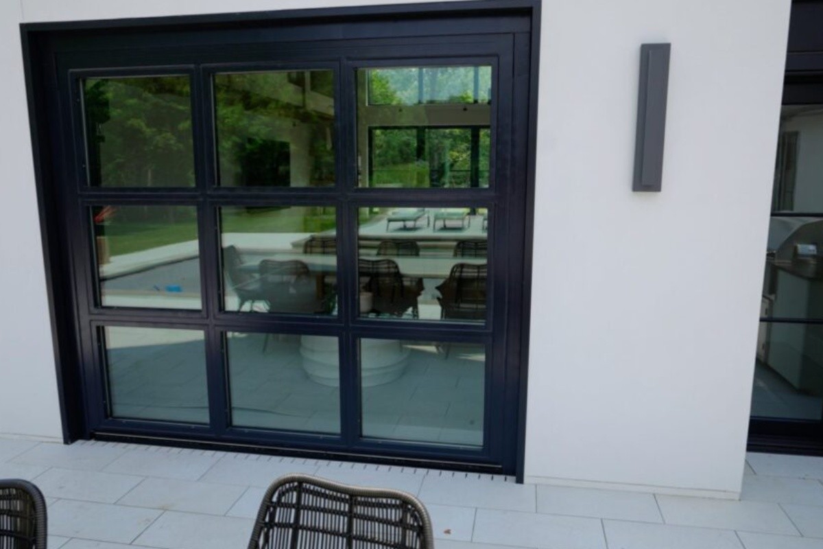 Hydraulic Glass Doors Image