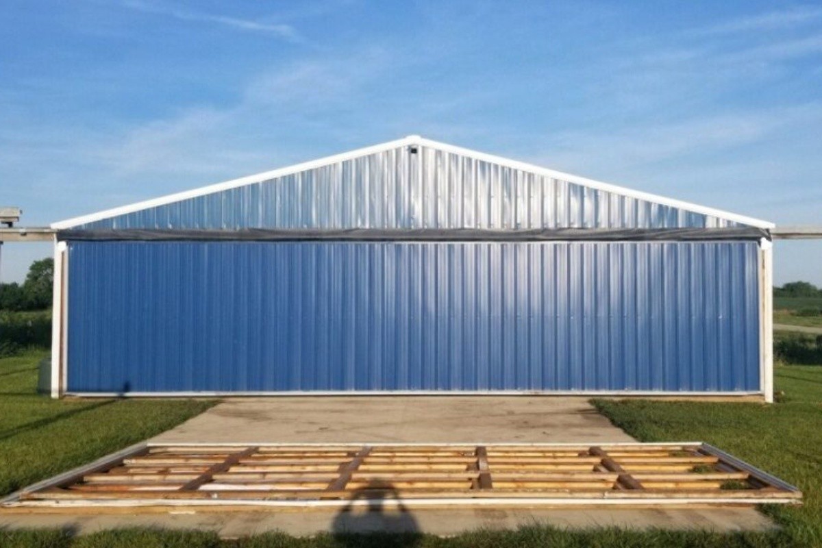 Premier hydraulic door Iowa Image