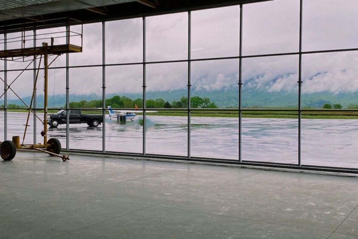 Smokey Mountains Hydraulic Door Image